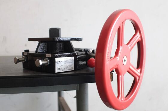 Hộp số truyền động bằng tay có bánh đà với cấu trúc nhôm tác động kép cho bộ truyền động khí nén